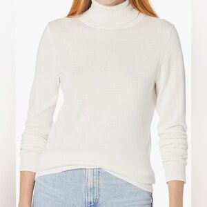 157. NWT Long Sleeve Turtleneck Swester